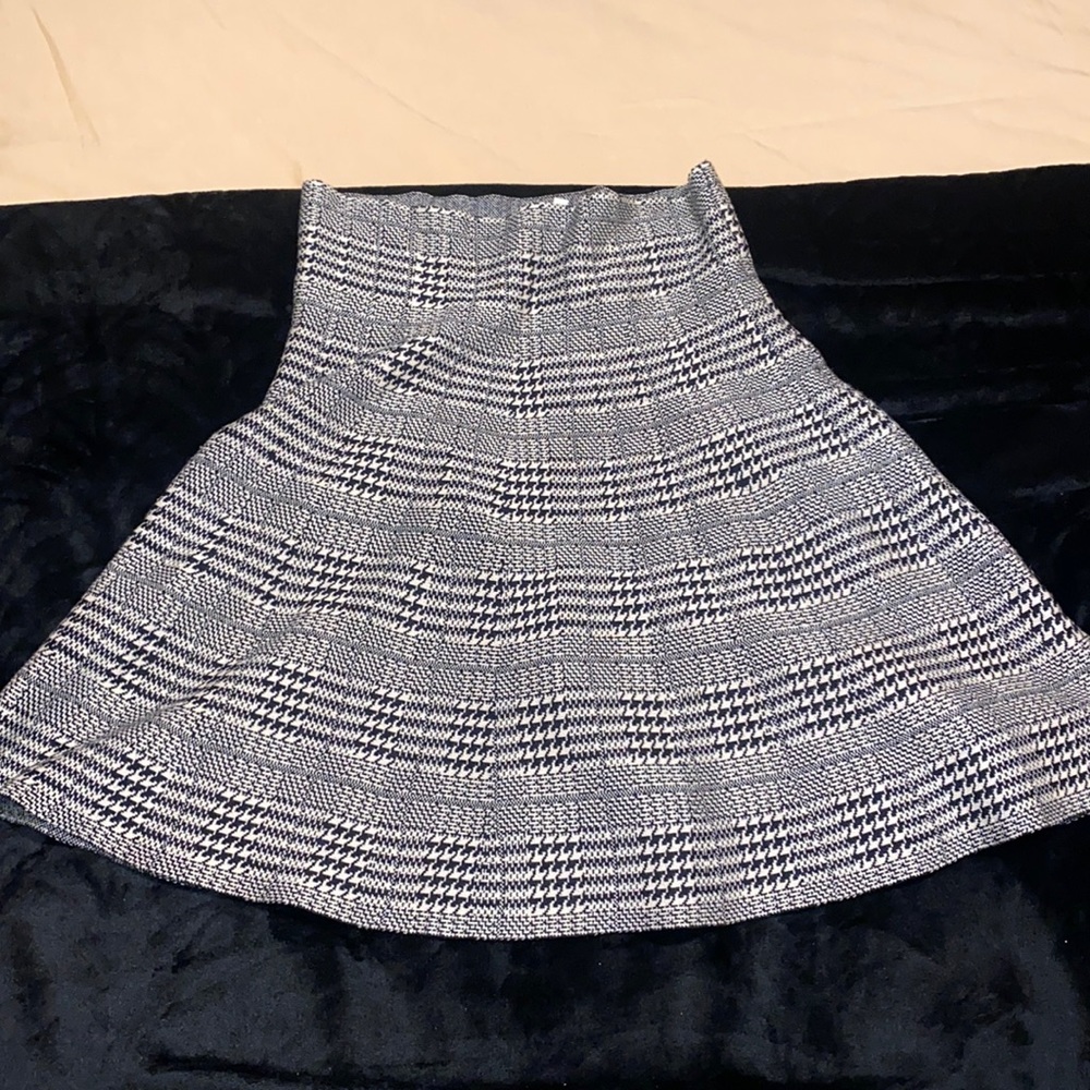 Max studio skirt.